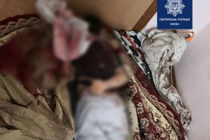 Чоловік замотав труп у килим і запросив патрульних у квартиру