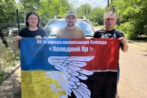 Автівку від волинських волонтерів отримав військовий, який рік тому збив ворожий винищувач