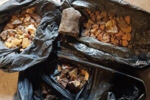 У ковельчанина поліцейські вилучили пів кілограма сонячного каміння (Фото)