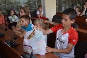 Діти з малозабезпечених родин отримали продуктові набори до свята