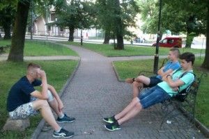 Юні виродки познущались над жінкою з інвалідністю заради «слави» в мережі (фото)