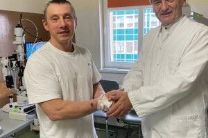 Не бачив 30 років: у Польщі українському паралімпійцю повернули зір