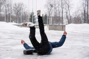 Через нечищені тротуари і дороги 15 лучан отримали переломи різної важкості (Відео)