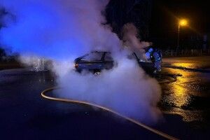 Вночі в одному з дворів Рівного гасили пожежу