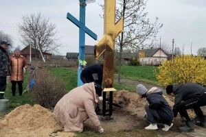 У Дольську встановили Хрест Господній