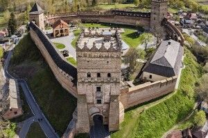 Зеленський у Луцькому замку порівняв малюнок з реальністю