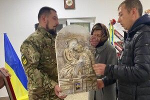 Ікони-барельєфи для батьків полеглих Героїв приїхали на Волинь з Італії (Фото)