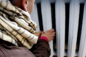 Холод у квартирах, школах та дитсадках: ціле місто в Україні потертає через відсутність тепла