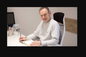 У Львові третю добу шукають відомого лікаря