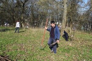 У графському парку в містечку на Волині провели толоку (Фото)