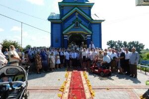 На Горохівщині священника з 30-річчям служіння в парафії привітав митрополит Михаїл