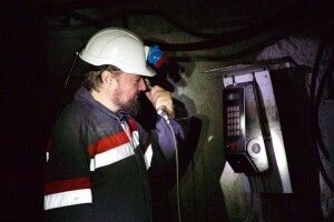 Митрополит Олександр Драбинко спустився в шахту на Волині