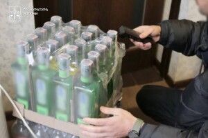 Алкоголь із домашнього цеху: судитимуть лучанина за виробництво фальсифікату