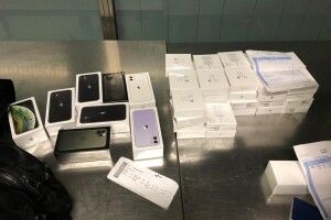 Повертаючись з-за кордону, українець прихопив із собою сучасні коштовні ґаджети 