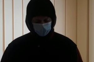 У Луцьку вандал, який розмалював зупинку, публічно попросив вибачення (Відео)