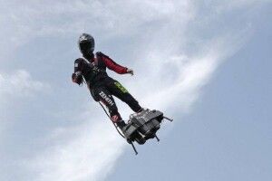 Француз перетнув Ла-Манш на літаючій дошці