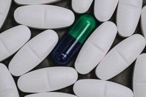 Усього одна таблетка зменшує реплікацію коронавірусу: представили новий препарат