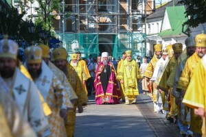 Архієпископ з Волині співслужив Митрополиту Епіфанію в Успенському соборі Києво-Печерської Лаври