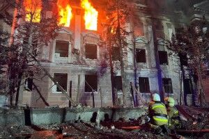 Вдарили по житлових будинках: вночі росіяни обстріляли «Калібрами» Миколаїв (Фото)