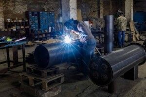 Порошенко на виробництві мобільних комплексів для ЗСУ: нарешті держава почала замовляти наші розробки 
