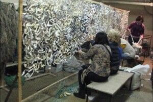  «Головне, аби тканина рвалася на смужки» – у Володимирі шукають речі на сітки
