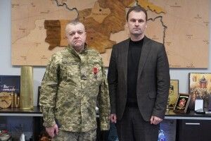 Волинянина привітали з почесною нагородою від Залужного