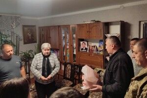 У громаді на Волині мамі полеглого Героя вручили посмертну нагороду сина