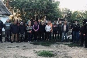 Викрили фермерів, які утримували в трудовому рабстві 120 людей (Фото)