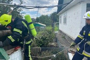 Рятувальники витягнули з колодязя на Рівненщині мертве тіло (Фото) 