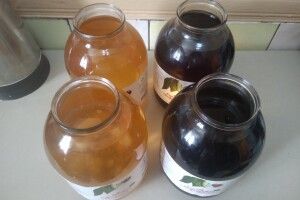  В'язню луцького сізо, маскуючи під сік, передали 12 літрів горілочки