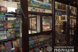 Озброєна револьвером 55-річна розбійниця намагалася пограбувати кіоск (Фото)