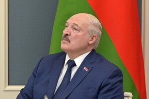 Лукашенко «боїться» користуватися мобільним телефоном