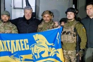Порошенко на Харківщині передав дрони і вантажівку батальйону «Ахіллес», який воює біля Купʼянська