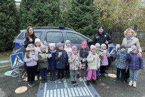 У Луцьку поліцейські провели для дошкільня навчання з ПДР (Фото)