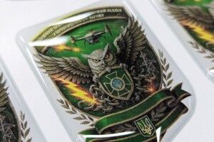 Якісний друк наліпок для військових: витривалість, що має значення