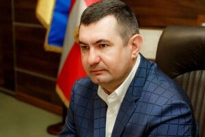 Жителька Луцька поскаржилася голові області, що син виганяє з хати
