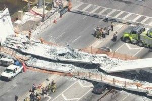 У Флориді обвалився пішохідний міст