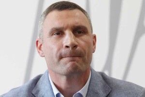 2220 чи 2222: Кличко не вгадав року, вітаючи зі святами (Відео)