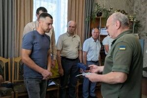 Синові полеглого Героя з Волині вручили посмертну нагороду батька «Комбатантський Хрест»