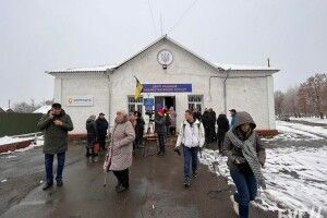 Затримав п’яного прокурора: люди підтримали волинського поліцейського, якого суд визнав винним (Фото)