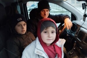 На Рівненщині 10-річний хлопчик передав військовим гроші, які йому подарували на день народження