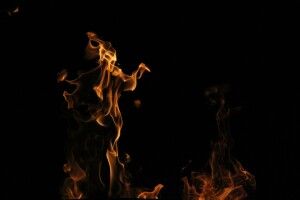 21-річна дівчина спалила себе, бо посварилася з родичем (Фото)
