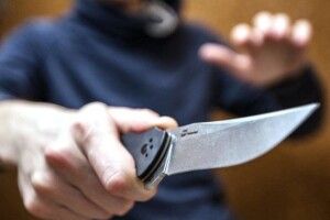 У Луцьку взяли під варту розбійника, який відібрав у жінки 36 тисяч гривень, погрожуючи їй ножем та пістолетом 