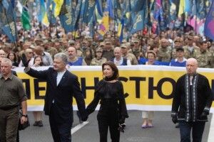 Петро Порошенко взяв участь у багатотисячному Марші Незалежності