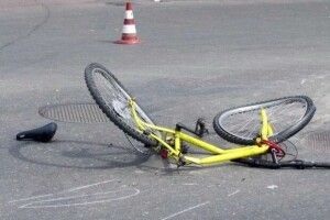 На Волині водій машини, яка збила велосипедиста, втік з місця події