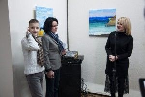 Хлопчик-аутист у Чернівцях пише картини, присвячені воді 