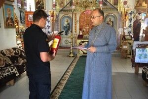 На Волині рятувальники дбають за безпеку храмів напередодні релігійного свята Дня Святої Трійці