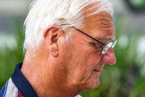 Адвокат побив дідуся, щоб забрати у нього з сином квартиру 