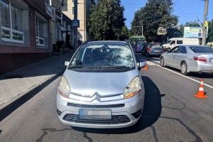 У Рівному на переході пенсіонерка потрапила під колеса