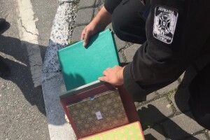 21 альбом з поштовими марками українець намагався вивезти до Польщі (Фото)
